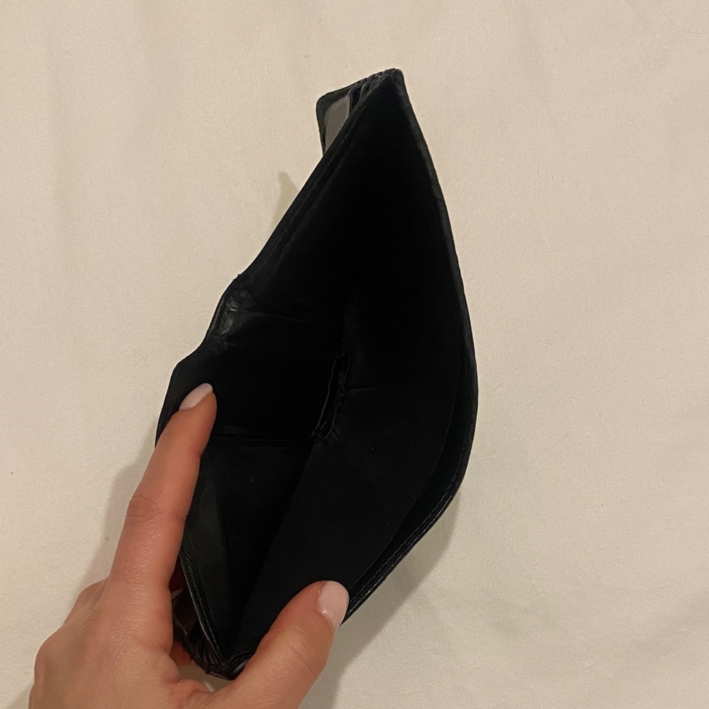 Gucci Black Embossed GG Men’s Leather Wallet - Picture 4 of 5